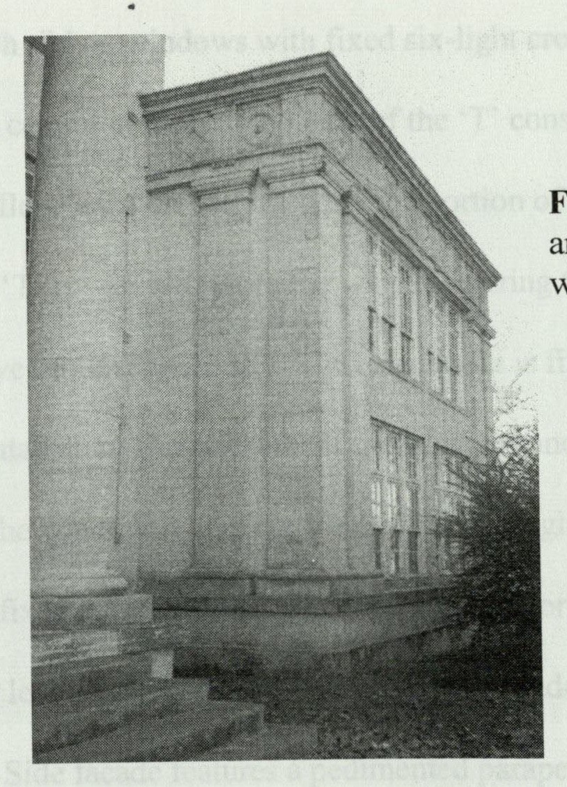 Double corner pilasters on the building wing